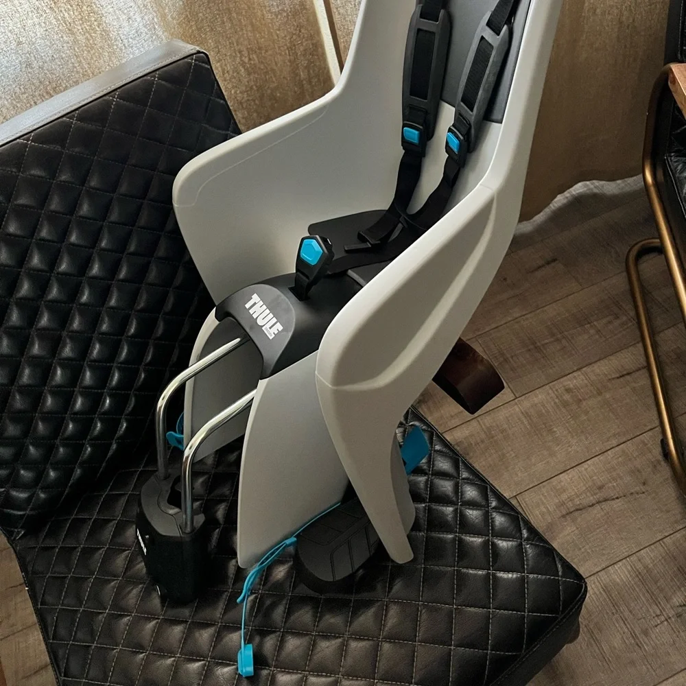 Brand new condition Thule child bike seat 😊 - Picture 4 of 5